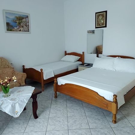 Guesthouse Shpetim Sarandë Esterno foto