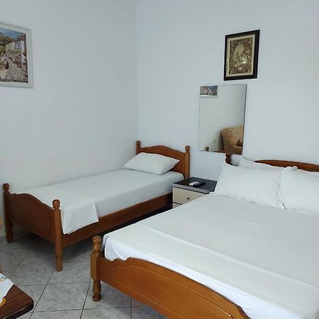 Guesthouse Shpetim Sarandë Esterno foto