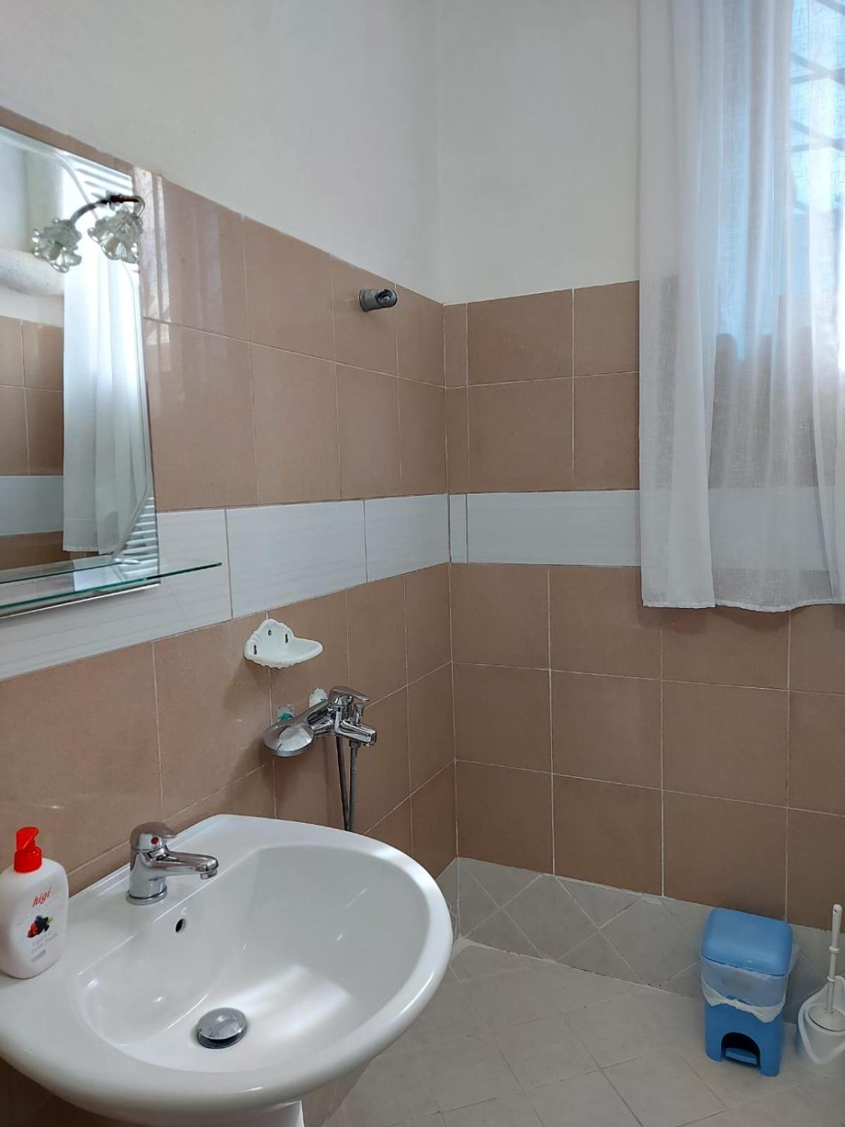 Guesthouse Shpetim Sarandë Esterno foto
