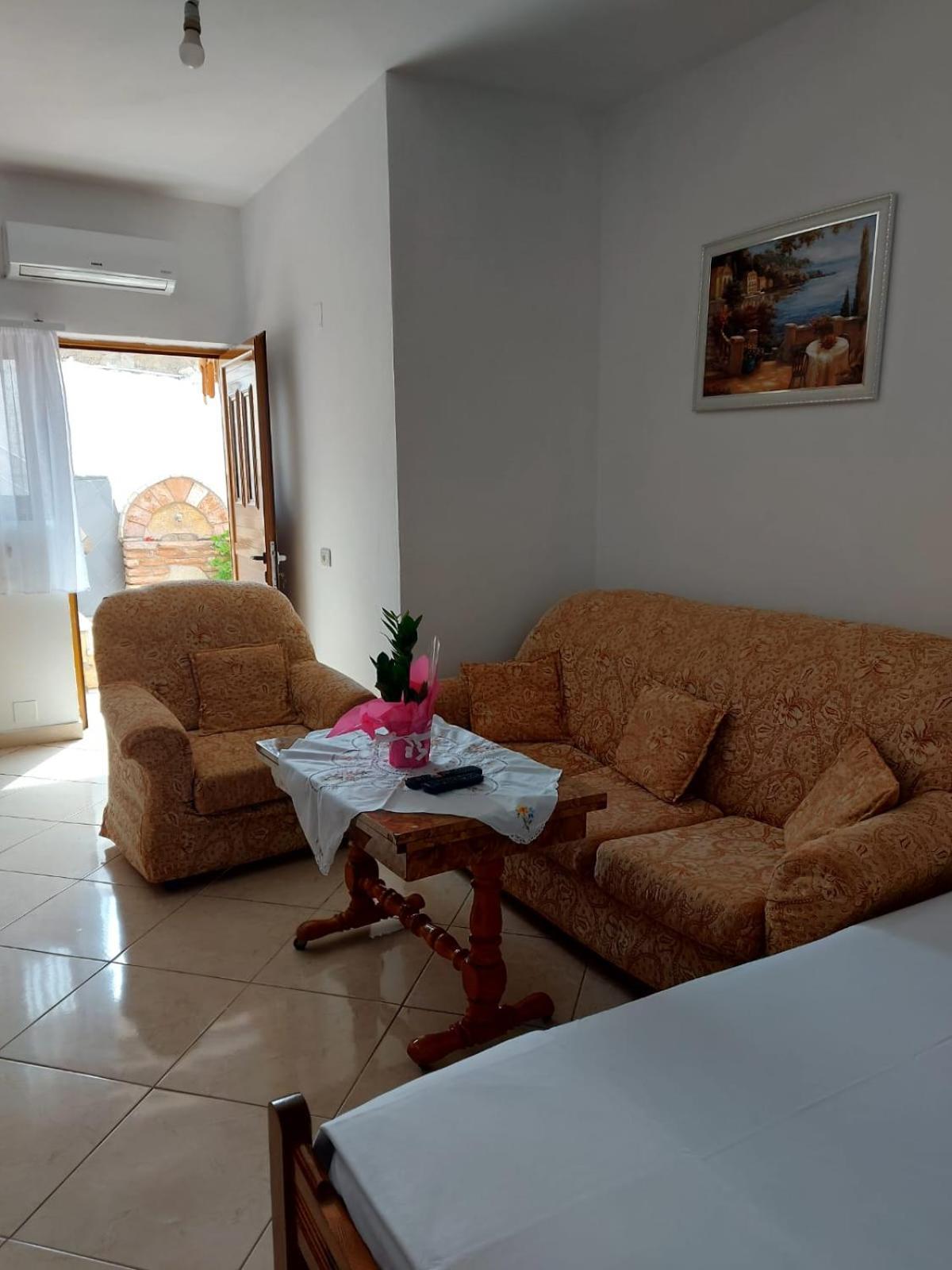 Guesthouse Shpetim Sarandë Esterno foto