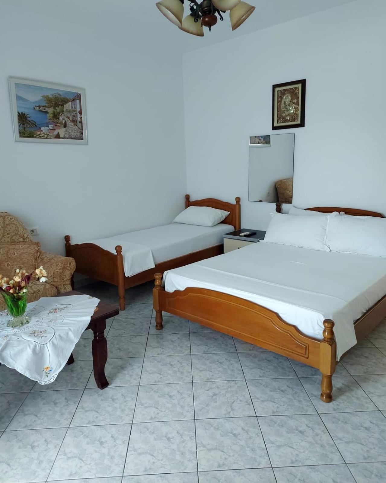 Guesthouse Shpetim Sarandë Esterno foto
